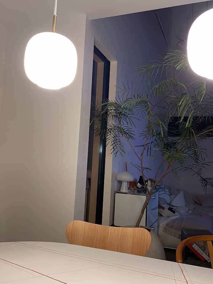 夜のダイニング。
#ダイニング 
#ダイニング照明 
#ラジオハウスペンダント
#ルイスポーセン
#セブンチェア 
#yチェア
#カールハンセンアンドサン
#louispoulsen
#CARLHANSEN&SØN 
#actas
#北欧 
#北欧インテリア 
#ミッドセンチュリー 
