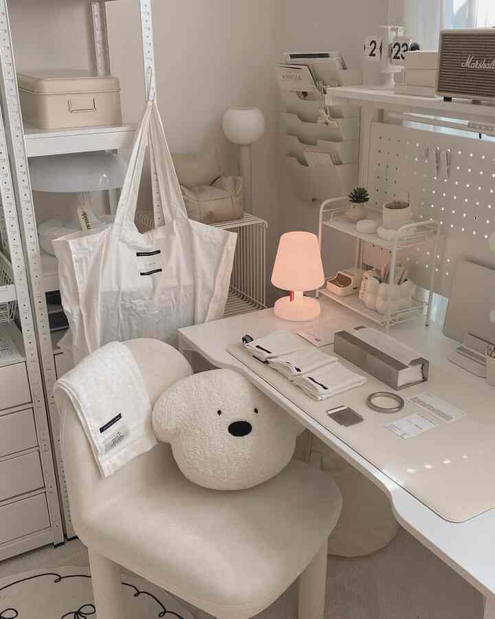 今日の家

今日の家のホストが会社のお金で会社を買ったと教えてくれました
スペシャルクリエイターコラボグッズです☺️💛

GBHはシンプルで感覚的で気になったブランドです。 
今日の家のおかげで、このようにGBHの製品に初めて会ってみました。

スチール素材のティッシュケースとかわいいスチールミニトレイ、
そしてきれいなキッチンクロスとタオル、
とても寛大なサイズのランドリーバッグとランドリーシートまで 
豊かな箱のおかげで秋夕の贈り物を受け取った気分🙈🤎

みんな日常でよく手が行くアイテムです。
素材と仕上げが良くて特別な感じを与えます。

SPECIAL ORDINARY KITという名前が本当に似合う
コラボグッズでした👀🤍

昨シーズンのコラボグッズも趣味でした。
今シーズンもとても気に入って、次のシーズンも活動したい欲ができるということ🙈🤎

＃今日の家＃スペシャルクリエイター＃今日の家クリエイター＃スペシャルブランドコラボグッズ＃デスクインテリア＃デスクインテリア＃デスク＃小道具＃ティッシュケース＃トレイ＃キッチンクロス＃タオル＃タオル＃エコバッグ＃ロンドリーバック 