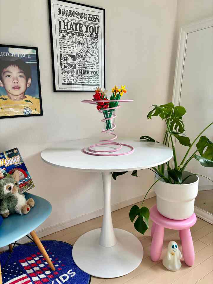 IKEA × Gustaf Westman🩷
I rushed to the store on opening day and got it!💐
I checked the stock of my favorite vase before opening and saw that there were only seven left, which made me panic.
I grabbed it as soon as I arrived and managed to get it.😭✨
I'll treasure it forever!✨
I can't get enough of the baby pink color and spiral design.🩰
It's much larger and more eye-catching than I imagined.💐
I've almost completed my collection, so I'll post more soon!

#IKEA #gustafwestman #イケア #VINTERFINT #ohouse #1LDK #season9 #ambassador
