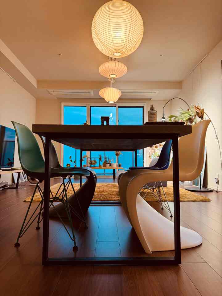 Living Room
A space designed with a sense of openness in mind.

Art / Design
#isamunoguchi #akari #andywarholart #matiasfaldbakken #hamanmiller #cibone #hay #Inception #vernerpanton #pantonchair #vitra

Interior / Lifestyle
#livingroom #tokyolifestyle #lifeintokyo #リビングインテリア #インテリア雑貨 #インテリアコーディネート #インテリア小物 #インテリアデザイン #暮らしの記録