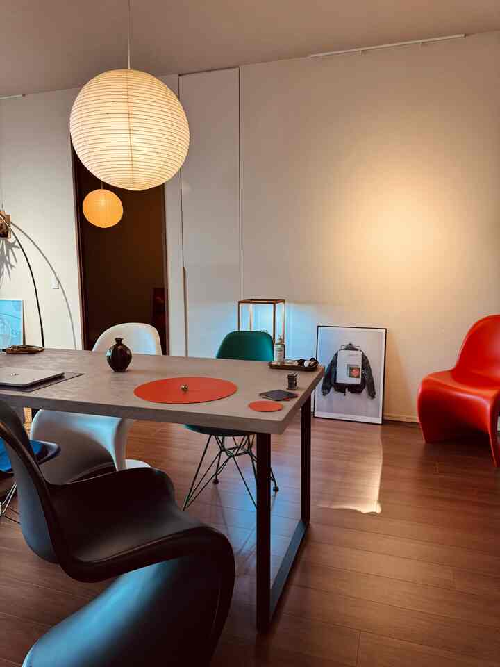 living room
I like the calming feel despite the color. 🟢

Art / Design
#isamunoguchi #akari #andywarholart #matiasfaldbakken #hamanmiller #cibone #hay #Inception #vernerpanton #pantonchair #vitra

Interior / Lifestyle
#livingroom #tokyolifestyle #lifeintokyo #リビングインテリア #インテリア雑貨 #インテリアコーディネート #インテリア小物 #インテリアデザイン #暮らしの記録