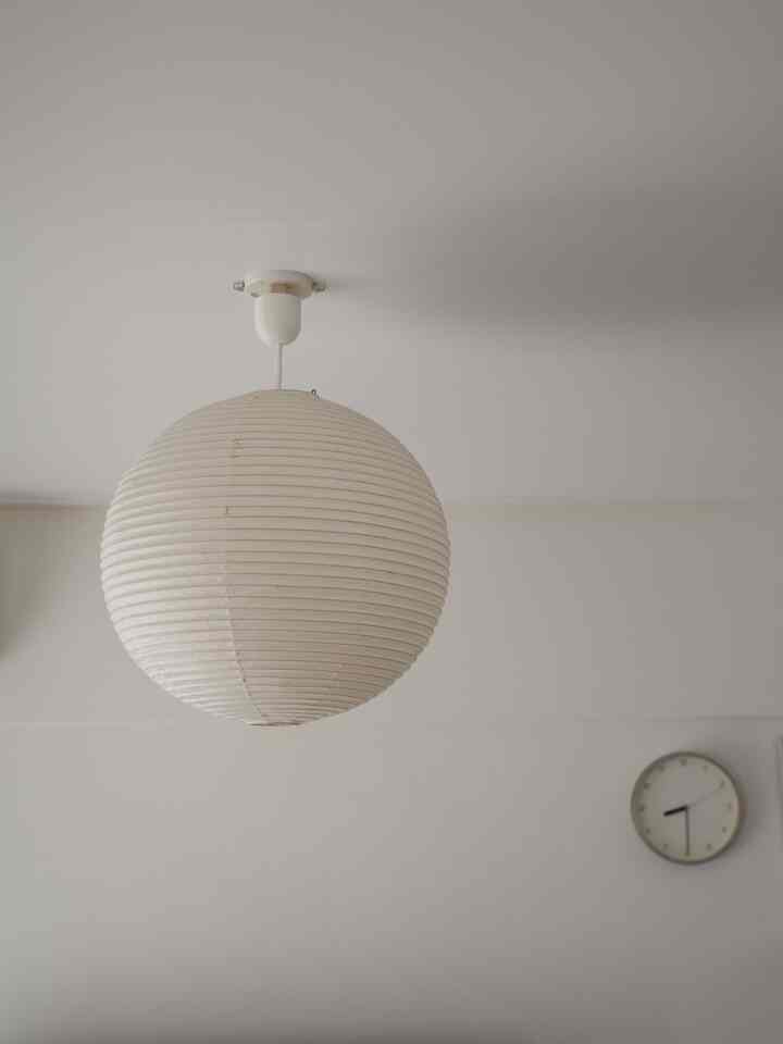 Isamu Noguchi AKARI 45A
Saya sudah menggunakan kap lampu ini sejak 2019. Karena terbuat dari kertas washi, ada noda yang menempel pada lemnya, tetapi kap lampu ini tetap menjadi favorit dan saya ingin terus menggunakannya.

#isamunoguchi #isamu #AKARI
#Pencahayaan #ペンダントランプ #和紙