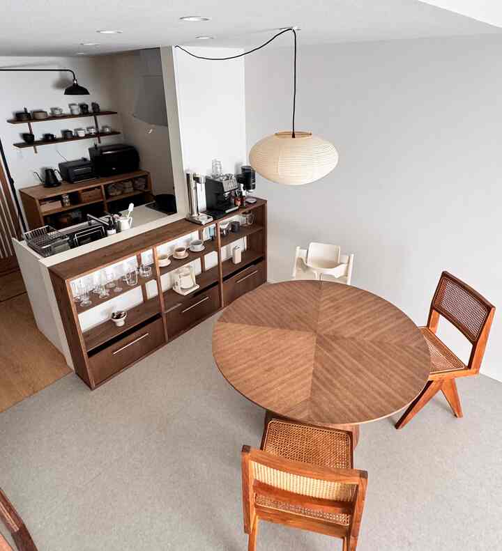 小さな子どもと3人暮らしのダイニングとキッチン。DIYでジャパンディスタイルをつくっています。

#japandi #apartment #homeinterior #roomdecor #homecafe #집스타그램 #침실인테리어 #집스타그램 #인테리어소품 #무드등 #아파트인테리어　#和モダン #ジャパンディ #ルームツアー #賃貸 #インテリア