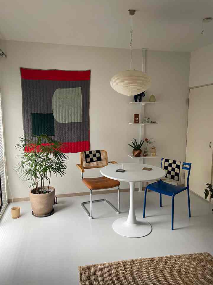 少しずつ涼しくなってきましたね

秋冬過ごしやすいお部屋にしていきたいです✨


#ルームツアー 
#リビング 
#ダイニング 
#部屋インテリア 
#部屋作り 
#床タイル 
#ダイニング照明 
#北欧インテリア 
#和モダン 
#カラフルインテリア 
#오늘의집  
#집스타그램  
#셀프인테리어  
#홈스타일링  
#자취방꾸미기  
#감성소품  
#레더소품  
#핸드메이드소품  
#수납정리  
#데스크테리어  
#감성인테리어  
#작지만확실한행복  
#무드등  
#일상속작은사치