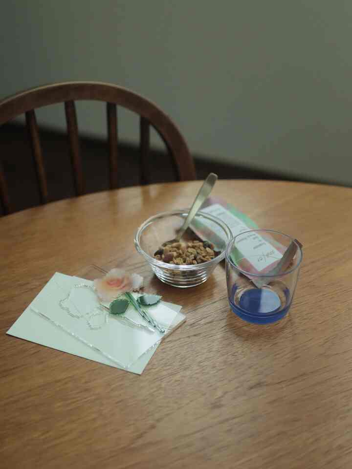 Duta Ohouse Musim 9 / Hadiah Selamat Datang ✴︎

Gelas Tritan ini dari Marc Newson. Alas karet antiselipnya menjadikannya pilihan yang stylish dan menyenangkan untuk digunakan anak-anak sebagai cangkir sehari-hari!

Granola and or bebas gluten dan terbuat dari tepung beras merah tanpa aditif. Saya menerima rasa Cokelat #1. Renyah dan memuaskan, menjadikannya sempurna untuk hadiah kecil atau sebagai hadiah untuk diri sendiri agar sarapan lebih nikmat.

#ohouse
#ohouseambassador
#gift
#Tritan
#Granola
#Akrilik
#Cup