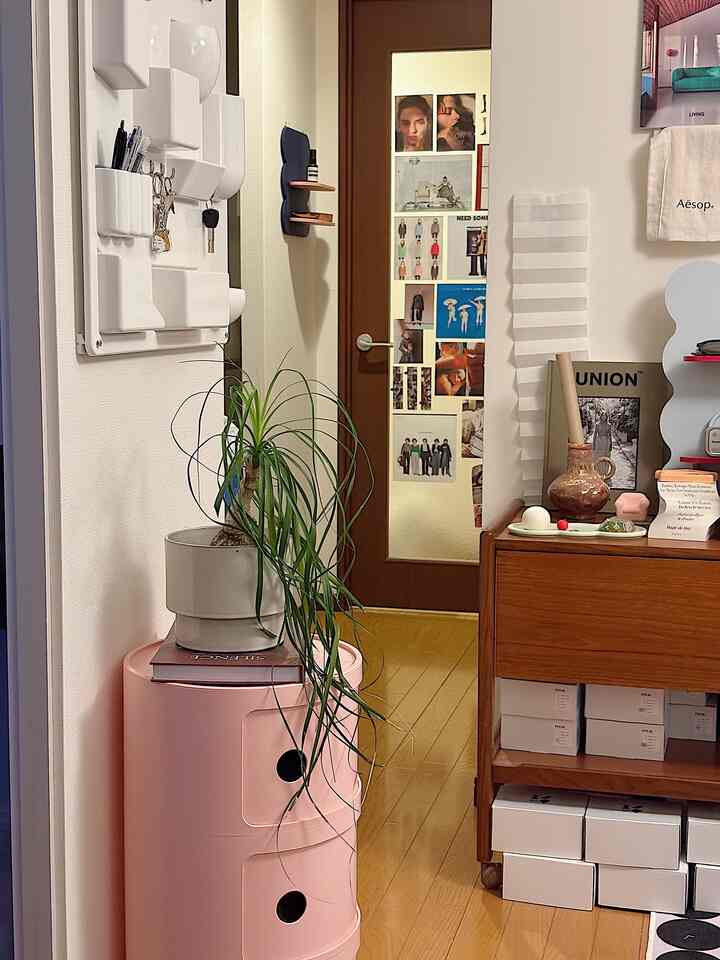 カラフルなアイテムとヴィンテージの組み合わせが好き

#Vitra #Kartell #リビング 