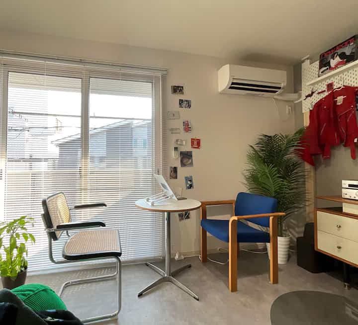 Saya membayangkan ruang kafe menggunakan kayu dan baja tahan karat. ☕️
Kursi di sebelah kanan adalah kursi berlengan Denmark yang saya beli di toko furnitur antik bernama 70B. 🇩🇰

#SingleLife #インテリア #ヴィンテージ 
#Kafe #カフェ雰囲気 #ラタンチェア 
#PapanBerguna #観葉植物