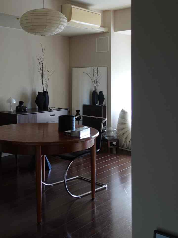 Sudah setahun sejak postingan terakhirku, sejak kami pindah ke rumah ini. ✨ Aku ingin kamu melihatnya lagi. ☺️

#interior #nordicdesign #mordernliving #groom #interiordesign #babygroom #interiordesign #interiordesign
