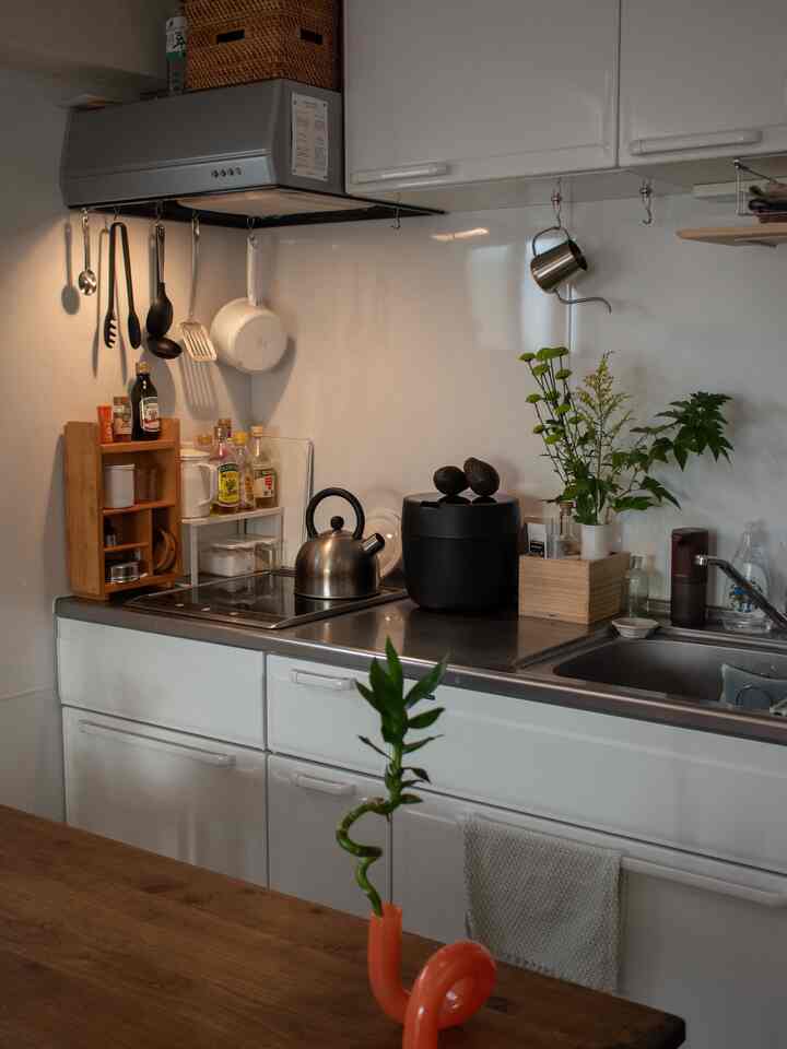 Saya ingin dapur saya tetap senyaman mungkin. 🟠
Saya biasanya menaruh alpukat dan pisang di atas penanak nasi.

Saya menata ulang sedikit setelah mengambil foto ini, jadi saya akan mengunggahnya lagi!

Saya juga membagikan gaya hidup saya di Instagram, jadi silakan lihat! 🙆‍♀️

#dapur #キッチン #一人暮らし #賃貸 #キッチンインテリア #キッチン収納 #無印良品 #IKEA #月兎印 #富士ホーロー #Panasonic #琺瑯 #珈琲 #台所 #京都暮らし