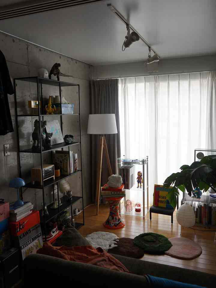 今月からOhouseのアンバサダーとして、5ヶ月間投稿していくことになりました。
ここではInstagramよりも、もう少し丁寧に
「なぜこの家具を選んだのか」「どうやって空間を作っているのか」
そんな視点で紹介していけたらと思っています。

写真はいつも過ごしている部屋のメイン3箇所。
これから少しずつ、アイテムや空間の話をしていきます。

Starting from here.

#ohousejapan
#interiorstyle
#modernculture
