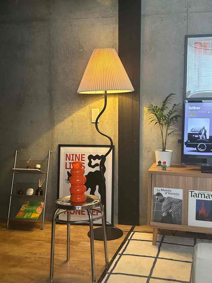 コンクリ部屋 1LDKの暮らし

JOURNALSTANDARDFURNITUREの照明がとてもお気に入り👏🏻💡

#コンクリ部屋 #1ldk #無機質部屋 #無機質 #인테리어디자인 #인테리어 #인테리어 #interiors #interiordesign #room #home #homedecor #apartment 