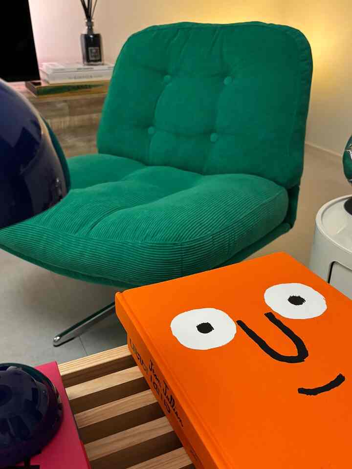 #リビング　#ミッドセンチュリー　#アートブック　#アンドトラディション　#ディヴリンゲ　# パンテラ　#ドットール