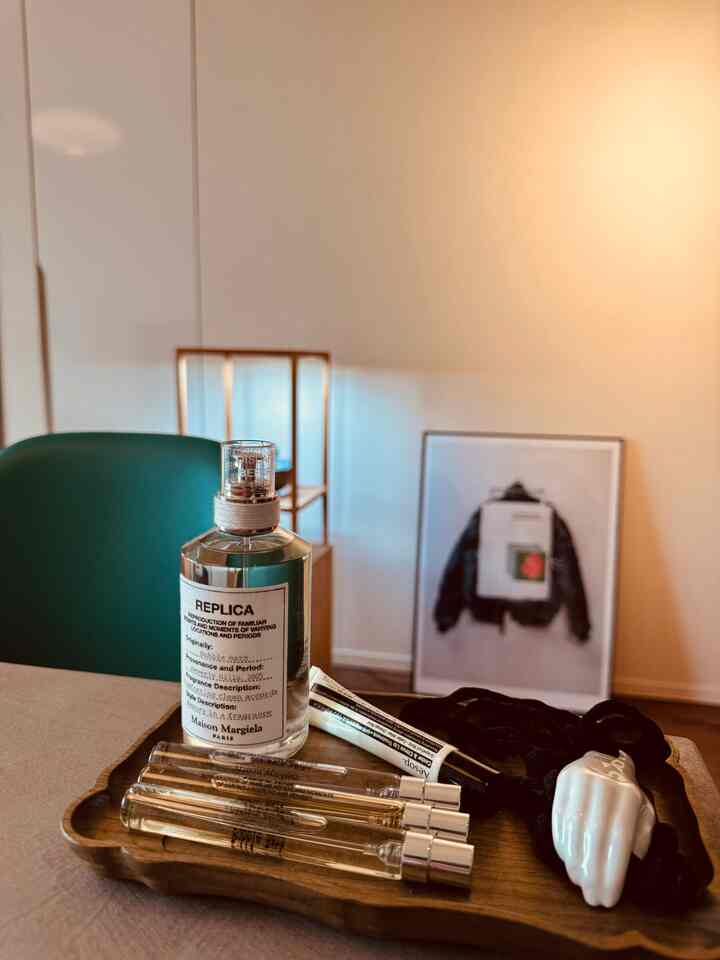 Maison Margiela Replica's Favorite Fragrances
A living room filled with the scent of a beach walk or bubble bath

Fragrance
#maisonmargielareplica #MaisonMargiela #Replica #BeachWalk