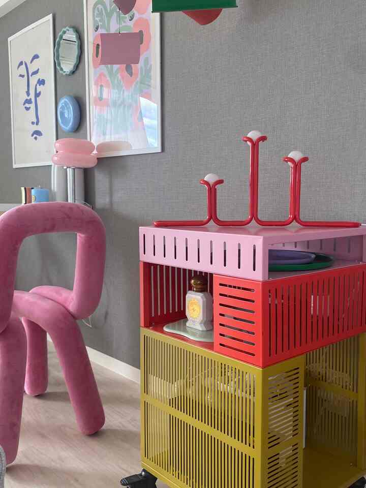 ikeaとGustafwestmanのコラボアイテム🩷🩷
めちゃ可愛い😭🙌🏻❣️

#カラフルインテリア#韓国インテリア　#北欧インテリア #リビングインテリア　#インテリア雑貨　
#リビング#ikea #gustafwestman