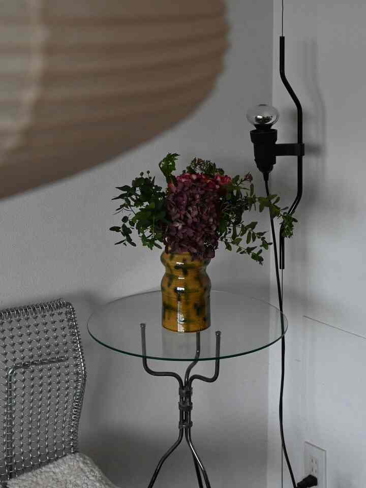 誕生日にもらったお花。お花のプレゼントは何歳になっても嬉しいものです☺️
#FLOS #イサムノグチ #birthdayflower #cozy 