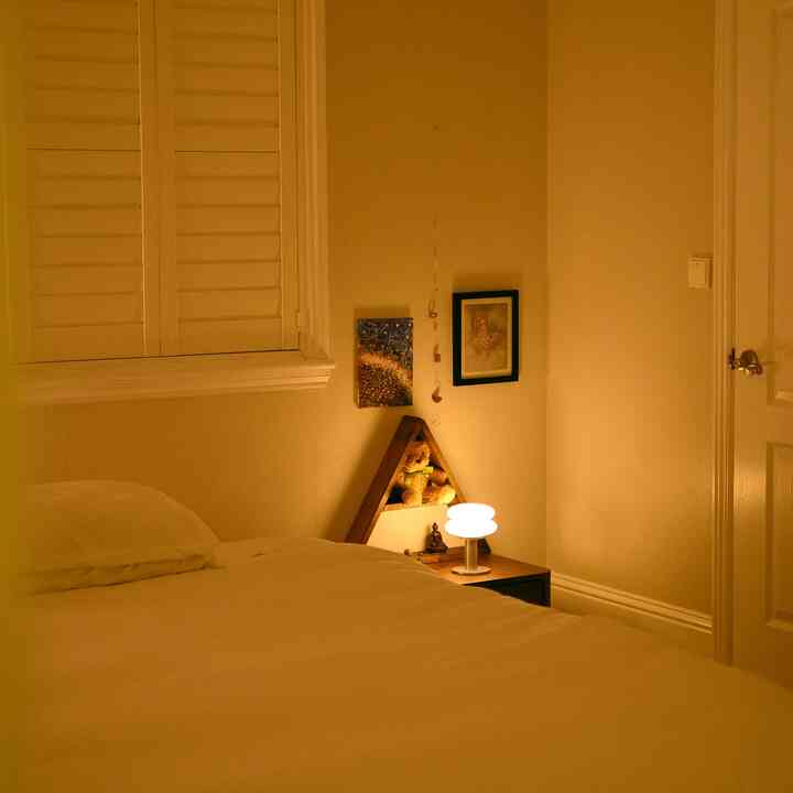 Simple but cozy bedroom 💭

#platformbed #cozybedroom #bedroominterior #bedding #bedsidetable 