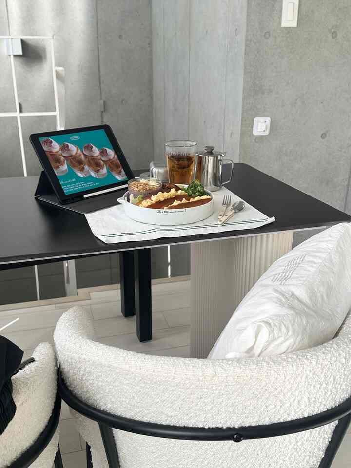 Today, at 👨🏻's request, I made egg sandwiches for breakfast 🥚

I also made an acai bowl-style dessert, blending blueberries and bananas 🫐

We only have less than 50 days left to spend together, so I want to cherish this time every day 🥺

#MyRoom #マイハウス #お部屋 #お部屋作り #ルーム #メゾネット #ジャパンディ #1ldk #1ldk賃貸 #1ldkインテリア #インテリア #インテリア雑貨 #二人暮らし #二人暮らしインテリア #2人暮らし #2人暮らしのインテリア #リビング #リビングルーム #ダイニングテーブル #テーブル #椅子 #チェア #韓国 #韓国雑貨
#Breakfast #朝ごはん #ランチ #ランチプレート #ワンプレート #ワンプレート朝食