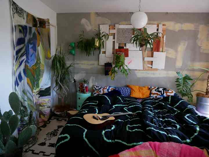 My daughter said she wanted to play the guitar, so I bought one for her.
But she never played it, so I gave it to her. 😂

#guitar #ベッドカバー #ピローケース #サボテン #ビカクシダ