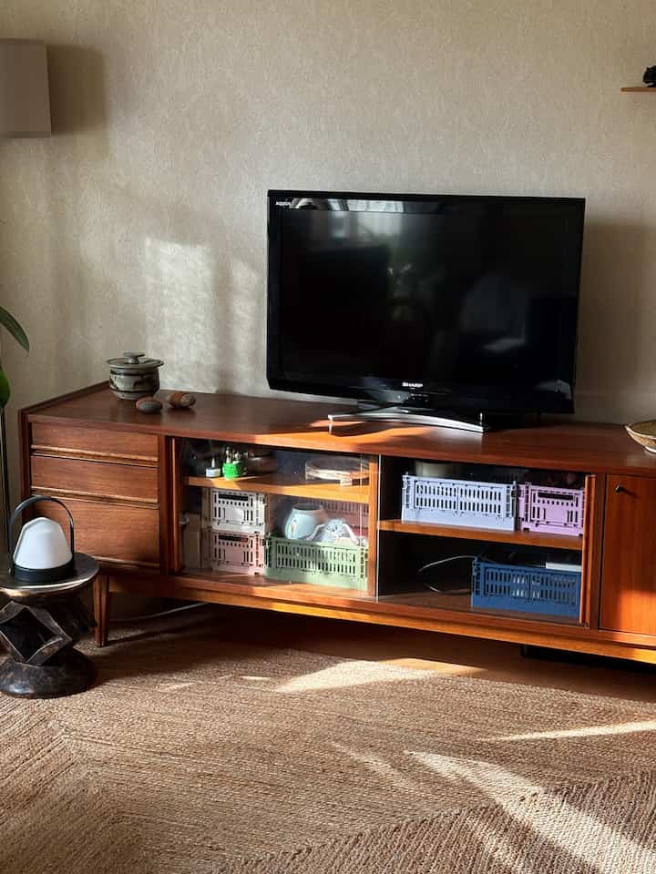 ガラス戸のキャビネット、使いこなすのが難しくない？見せるかしまうか…
#tvボード　#テレビボード  #ジュートラグ　