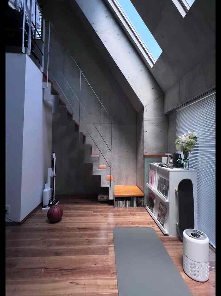 #一人暮らし #一人暮らし部屋 #一人暮らしアイテム #一人暮らしインテリア 
#コンクリート　#コンクリート打ちっぱなし
#階段 #階段インテリア 
#掃除機 #掃除機・布団クリーナー 
#空気清浄機 #空気清浄機推奨 