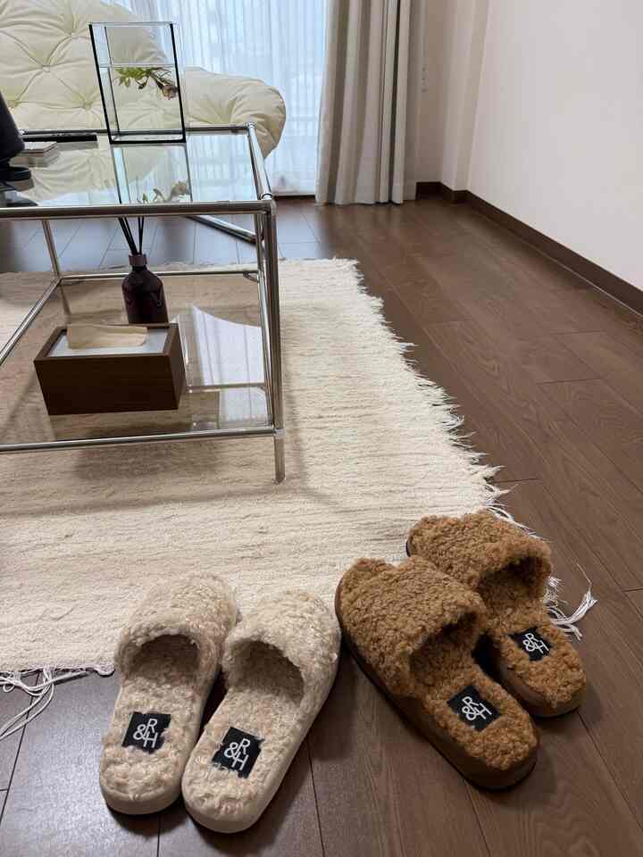 くつろぎ空間
 #リビング #モジュール家具 
#ラグ  #モジュール #モジュールテーブル #スリッパ 