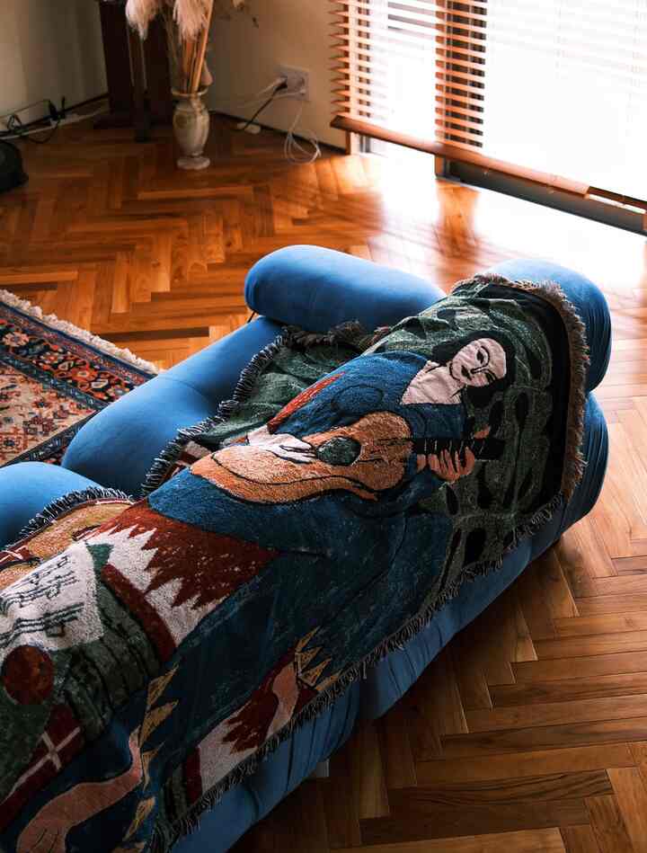 🎨アートをまとうような冬支度

ちょっと寒くなってきましたね🌬️

Ohouseで見つけたアンリ・マティスの「音楽」柄ブランケット。色づかいが、カラフルな我が家にぴったり。

#오늘의집 #오하우스 #오하우스앰버서더 #집꾸미기 #감성인테리어 #리빙룸 #홈데코 #ブランケット #インテリア雑貨 #カラフルインテリア #模様替え #おうち時間 #ソファ
#blanket
#artinhome #henrimatisse #livingroomdecor #homevibes #오늘의집인테리어
#アンリマティス
#art
#中古マンション 
#マンションリノベーション