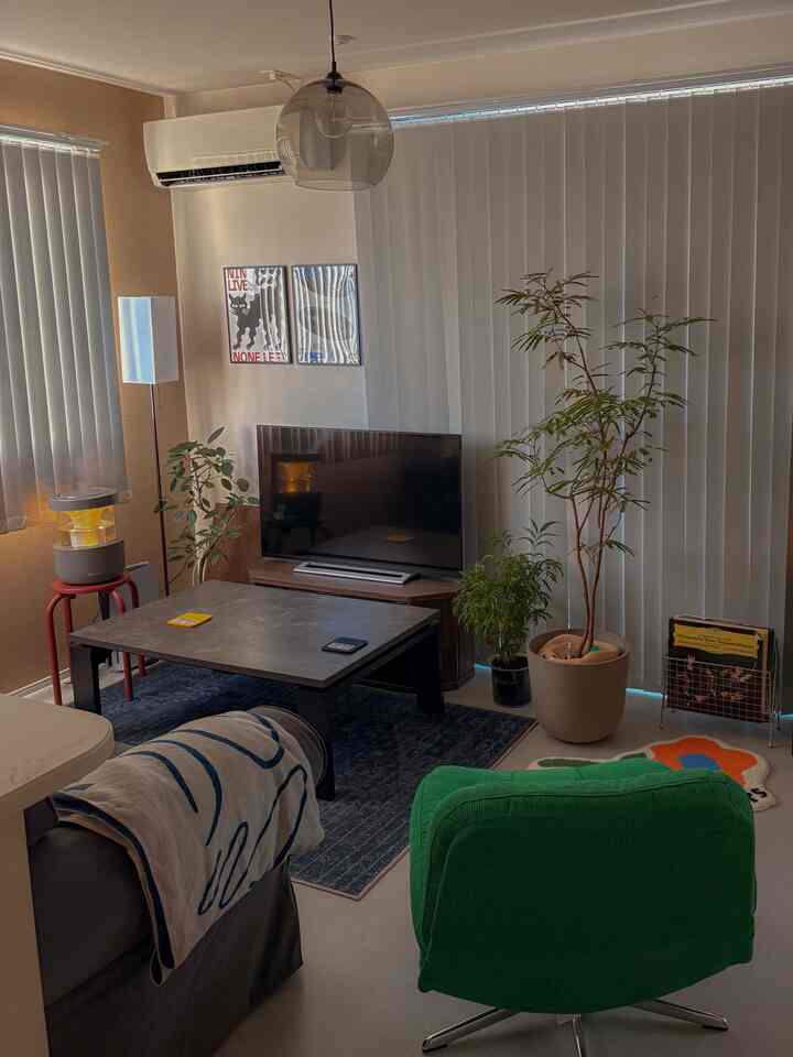 ⁡
普段あまり撮らない角度から📐

どこを切り取っても
お洒落な部屋になるように考えながら
お部屋作りを進めています🏠🩵
⁡
⁡
#インテリア #お部屋作り #部屋作り
#8畳リビング #賃貸 #暮らし #2人暮らし
#観葉植物 #8畳 #リビング #日常 
#living #interior #ikea #midcentury
#industrial
