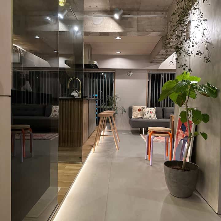 ここからの見え方がやっぱりいちばんすき
ガラスの間仕切りがポイントです

#リノベーション
#マンションリノベーション
#分譲賃貸
#パーテーション