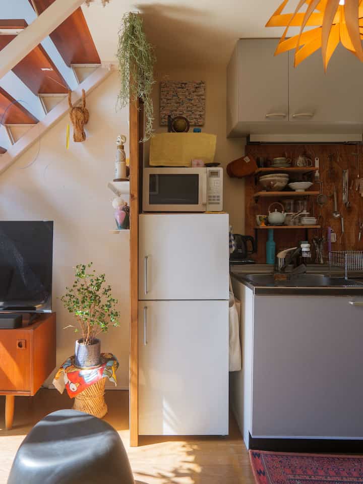 リビングとキッチンの間
冷蔵庫の隣がテレビなのが嫌なので、仕切りをDIYしてます！

#diy #二人暮らし　#冷蔵庫　#キッチン家電 