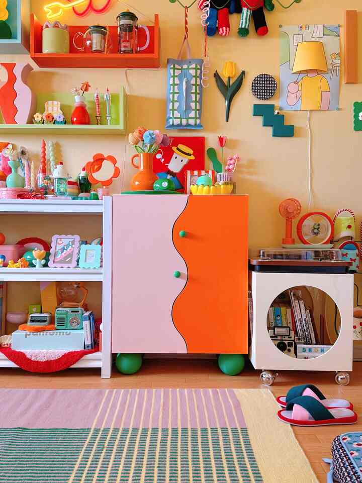 🥓 ウェーブが印象的なキャビネット 🥓

うねうねした扉が可愛いキャビネット ❣️

バイカラーでオーダーしたんだけども
想像以上にめちゃくちゃ可愛いっ 😳🩷🧡


#カラフル #カラフルなインテリア #レトロ #レトロインテリア #ミッドセンチュリー #ミッドセンチュリーモダン #IKEA #comoco 