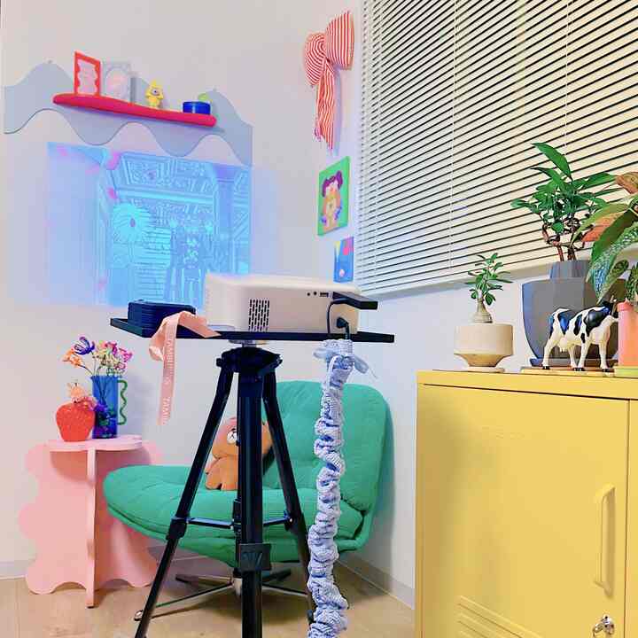 プロジェクター置く台でかわいいのが見つからない....🥺

#プロジェクター #おうち時間 #インテリア #カラフル #인테리어 #원룸인테리어 #집스타그램 #리빙 #홈스윗홈 #クリスマス #かわいいインテリア #かわいい #ピンク