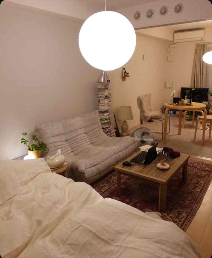 Rearrangement 🛋️
Arranging a house with few windows is tricky 🤨 I want to place my favorite furniture in a bright spot as close to a window as possible 😅

#livingalone #一人暮らしインテリア #観葉植物のある暮らし #観葉植物 #room #roomtour #interior #家具 #日々の暮らし #好きなものに囲まれた暮らし #一人暮らし女子 #賃貸暮らし #1ldk #シンプルインテリア #賃貸インテリア #無印良品 #社宅 #雑貨屋巡り #roomdesign #住み家 #部屋作り #部屋づくり #間取り #artek #引っ越し #イサムノグチ #リーンロゼ #リーンロゼトーゴ #ligneroset