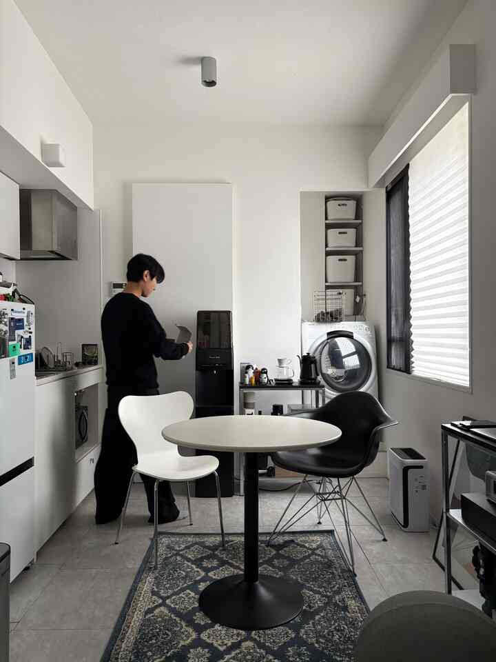 新しく買ったラグがコスパよかった！
5000円くらいだった！

#ラグ #ラグマット #amira #一人暮らし #インテリア #interior