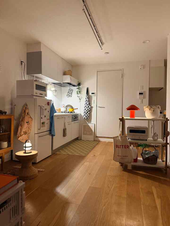 間接照明が大事！

間接照明があるだけで、特に夜のお部屋は雰囲気がグッとよくなります💡
間接照明が複数あれば、付け方のパターンも増えるのでいろんな組み合わせ方で夜の雰囲気を楽しめるのでおすすめです✨

#間接照明 #間接照明インテリア #照明 #照明インテリア #夜の時間