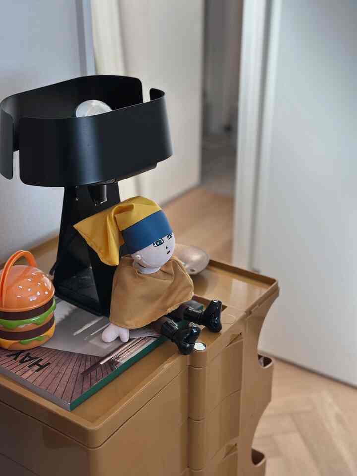 子供部屋にボビーのリプロを購入！
移動出来るし、3面収納で細々していた子供達のおもちゃが各自別々に収納できてスッキリ🥹
#子供部屋 
#子供部屋収納 
#キッズ収納 
#キッズルームインテリア 
#おもちゃ収納 
