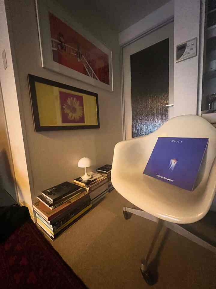 やっぱりスツールあった方が良いような…

#ミッドセンチュリー　#賃貸インテリア
#イームズ　#一人暮らし