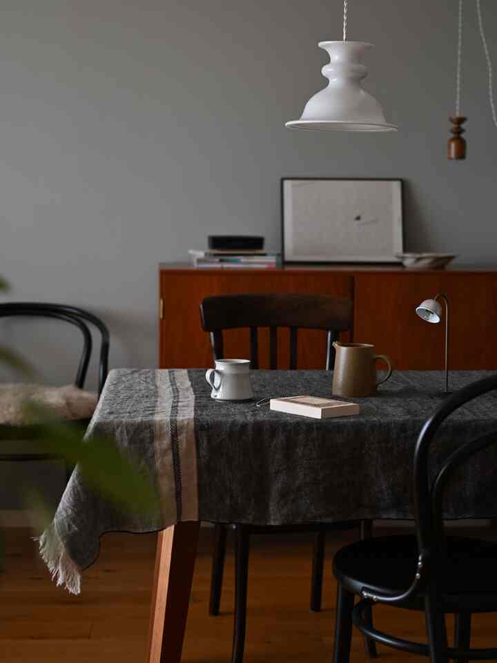 LIBECOのリネンはテーブルクロスとしても雰囲気良く使えます◎優秀！

・

#LIBECO #borgemogensen #mogensen
#ヴィンテージ家具 #北欧ヴィンテージ