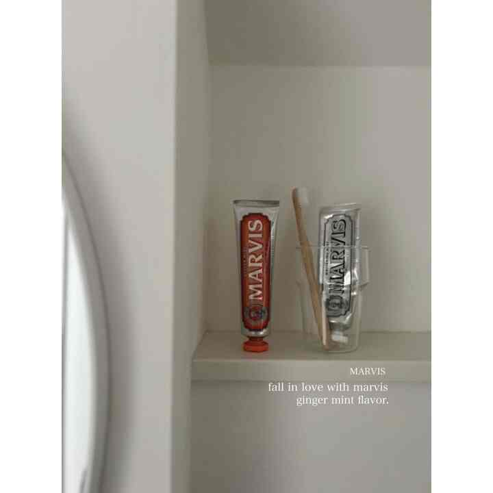 MARVISさまのプレゼントキャンペーンで頂いた歯磨き粉🪥
ジンジャーミント。
辛さの強過ぎない、控えめな爽快感🫧

オレンジが秋にピッタリでかわいい🧡🧡
ホワイトの方はずっと愛用してるMARVIS🤭

#MARVIS #海外インテリア