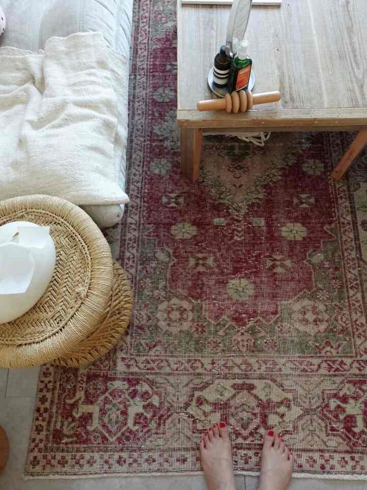 昔から愛されているデザインやモノに惹かれます🐪
#ペルシャ絨毯 #一人暮らし #一人暮らしインテリア #観葉植物のある暮らし #観葉植物 #room #roomtour #interior #家具 #日々の暮らし #好きなものに囲まれた暮らし #一人暮らし女子 #賃貸暮らし #1ldk #シンプルインテリア #賃貸インテリア #無印良品 #社宅 #雑貨屋巡り #roomdesign #住み家 #部屋作り #部屋づくり #間取り #artek #引っ越し #イサムノグチ #リーンロゼ #リーンロゼトーゴ #ligneroset