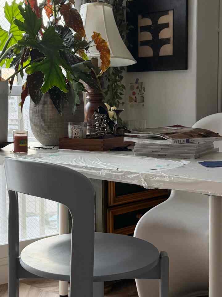 最近はグリーン集めも落ち着いてきたけど
中でも気に入ってるのが2枚目の子。
ザミオクルカスっていうグリーンで
葉っぱが黒光りしてるの！！
最近は葉っぱの色でグリーンを選ぶという選び方してます🙆

#観葉植物 #IKEA #diptyque #lvingroom #workspace