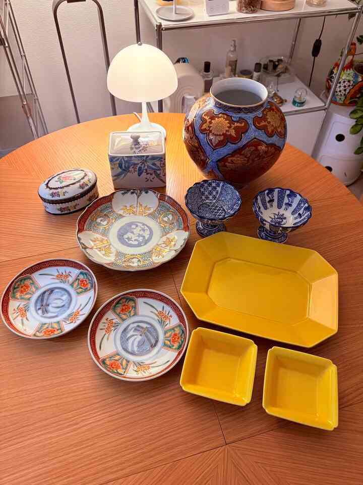 Ini barang-barang saya dari pameran tembikar Mashiko.
Saya tidak membeli banyak peralatan bergaya Mashiko, tetapi saya membeli piring kuning, peralatan makan era Meiji, tembikar antik, dan vas keramik Arita.
Sepertinya saya senang menemukan peralatan makan yang unik.

#PeralatanMakan #陶器市 #食卓 #ダイニング #ミッドセンチュリー #ミッドセンチュリーモダン
