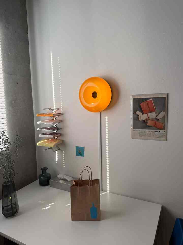 BLUE BOTTLE COFFEE の2025ホリデーシーズン限定マグをゲットしました🍂

今回のホリデーマグカラーはAzuki Redです✨

無機質な空間にも色味を添えてくれてとてもかわいい👏🏻

#bluebottlecoffee #coffee #cafe #interiors #home #homedecor #暮らし #ブルーボトルコーヒー #おうちカフェ
