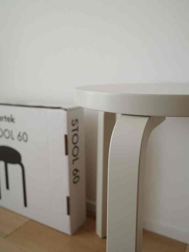 ストーンホワイトのスツールをお迎えしました
#artek
#stool60
#ストーンホワイト