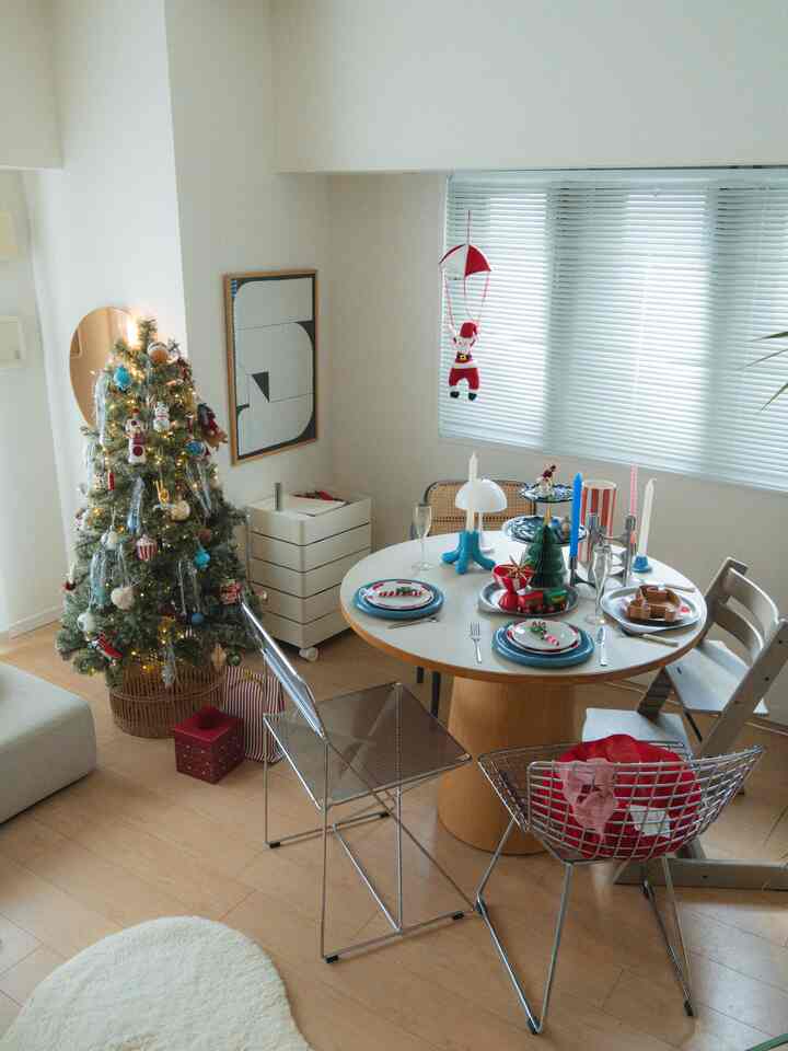 早くもクリスマスムードな我が家のリビング 
#クリスマス　#クリスマスツリー　#クリスマステーブル
