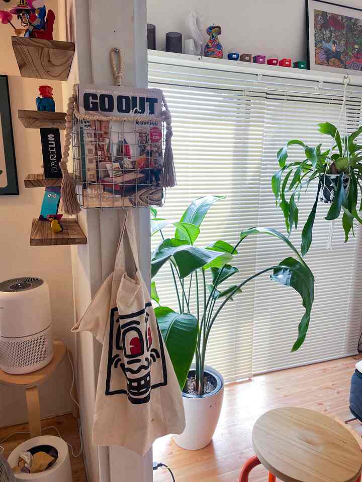 リビングと寝室の境目

ゴミ箱汚め

#リビング　#観葉植物　#IKEA #スツール  #空気清浄機