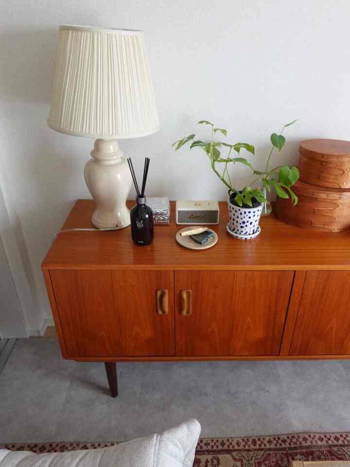 サイドボードに小物をいっぱいおしゃれに置きたいけど、いい感じに並べるのが難しい🤨

#香りのある暮らし #韓国インテリア #一人暮らし #一人暮らしインテリア #観葉植物のある暮らし #観葉植物 #room #roomtour #interior #家具 #日々の暮らし #好きなものに囲まれた暮らし #一人暮らし女子 #賃貸暮らし #1ldk