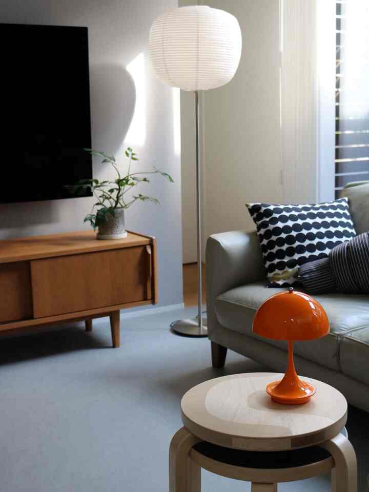 冬になってきたので温かみのある色味を意識🤎
その中に少しの無機質のバランスが好き。

#ミッドセンチュリーモダン
#北欧モダン
#リビングインテリア