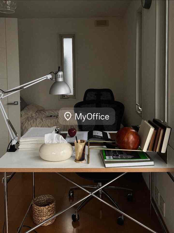 new office💡
念願のブックエンドでございます🙏

#書斎 #ワークスペース #workspace #デスク
#IKEA #ミッドセンチュリー 