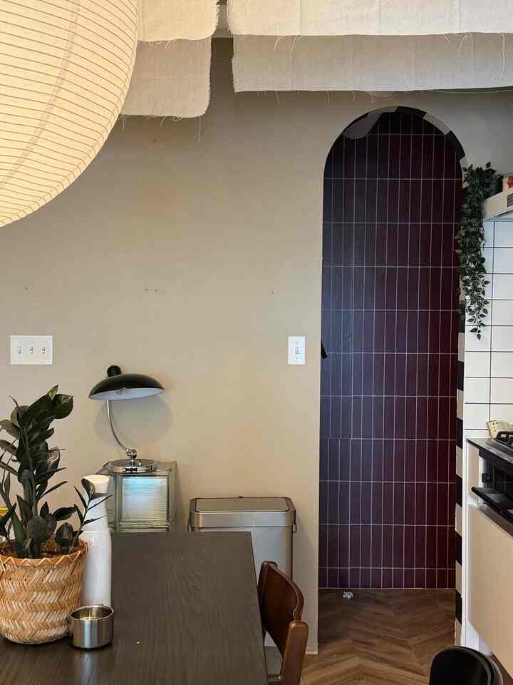 グリーンをテーブル上に移動させてみました。
葉の色が濃いのがこの空間に合う気がする！
#IKEA #dining #フェイクグリーン #植物 #