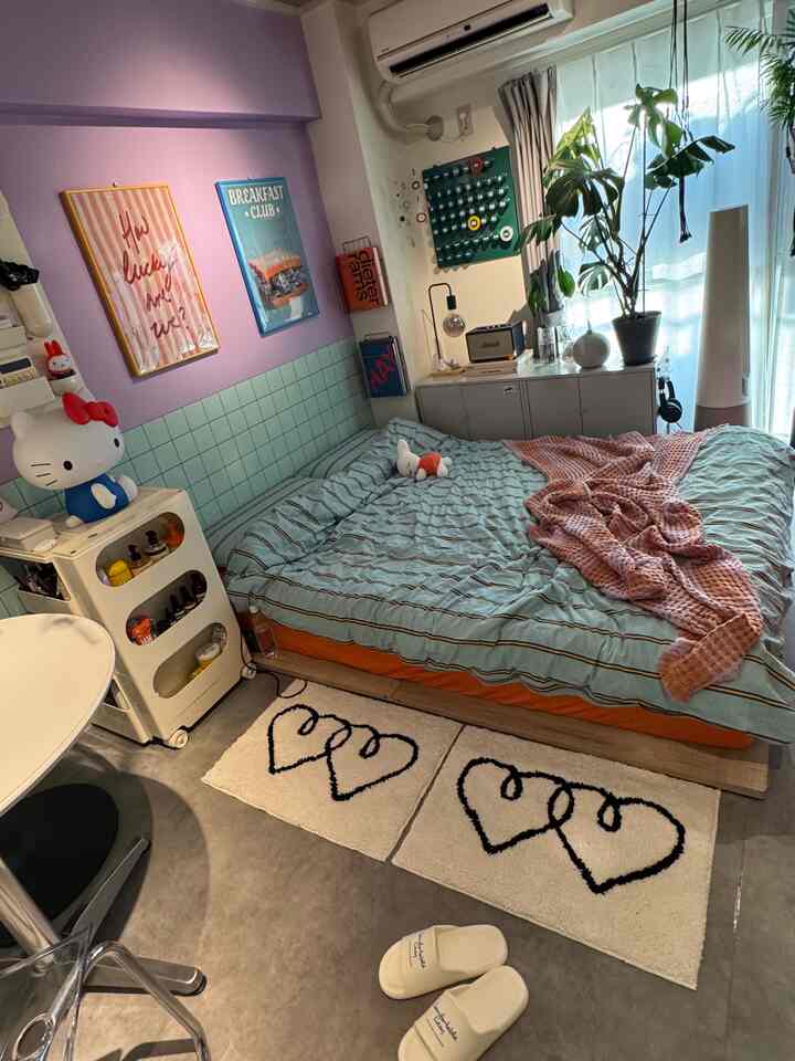 Ruang Tidur

Akhir-akhir ini, saya terobsesi dengan seprai warna-warni dan sudah mengoleksi banyak sekali.

Saya juga tak sabar untuk memilih kombinasi yang tepat untuk seprai dan selimut fitted.

#ColorfulInterior #カラフルインテリア #ベッドカバー #ボックスシーツ #ラグ #ポップ #キティ #ミッフィー #ボビーワゴン #壁紙